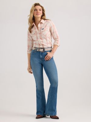 Women's Wrangler Plaid Slim Western Snap Shirt in Rosy alternative view