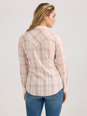 Women's Wrangler Plaid Slim Western Snap Shirt in Rosy alternative view 2