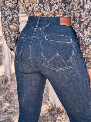 Women's Wrangler Bespoke High Rise Fashion Flare Jean in Adalyn alternative view 9