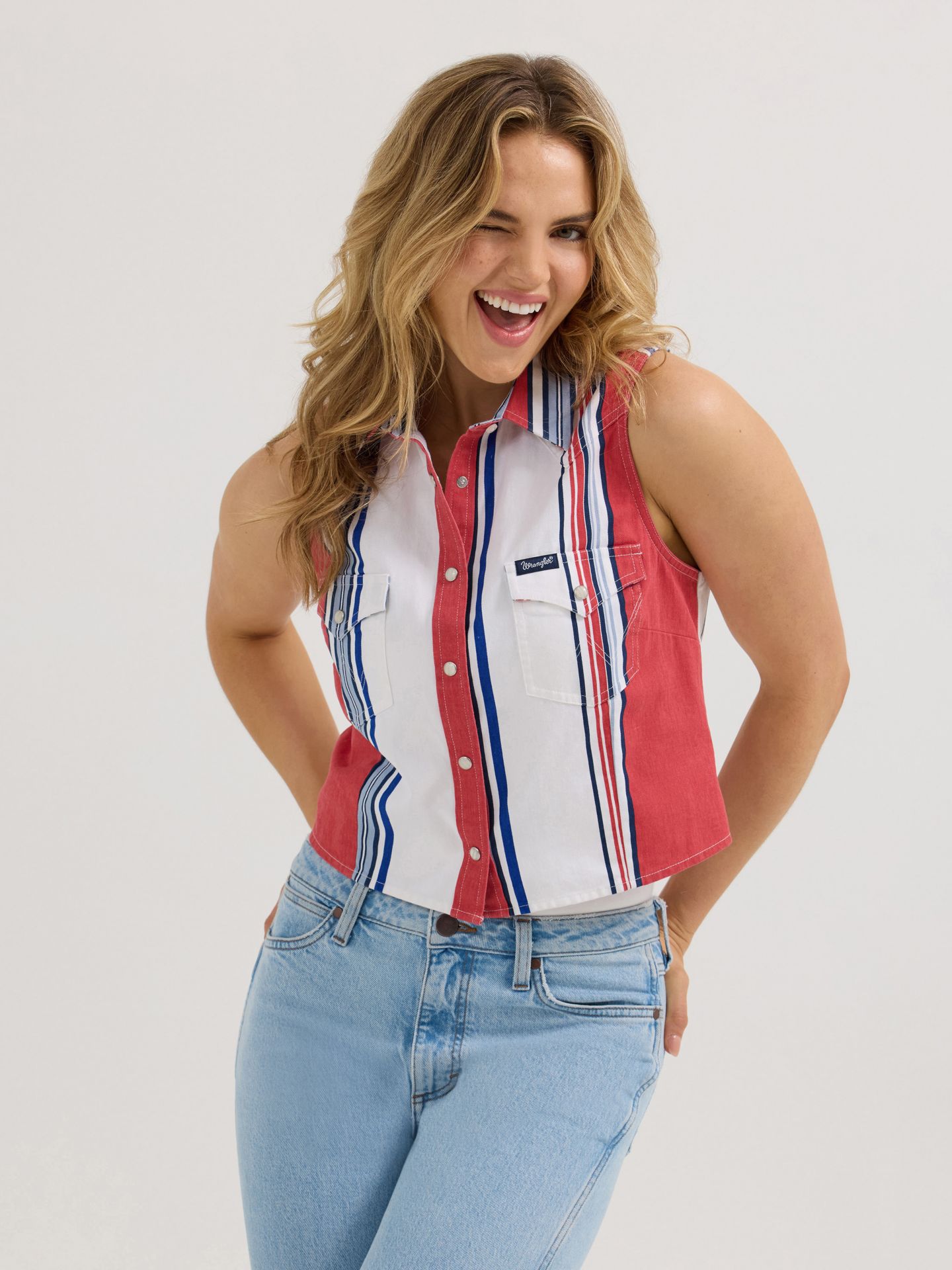 Женская рубашка Wrangler Striped Sleeveless Snap, цвет: Красный / Белый — фото 3