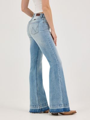 Women's Wrangler® Fierce Flare Jean in Oasis alternative view 3