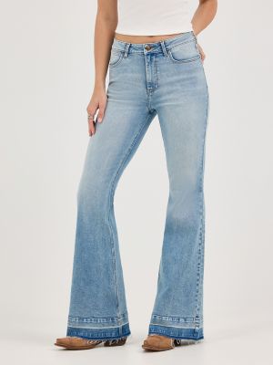 Women's Wrangler® Fierce Flare Jean in Oasis alternative view 4