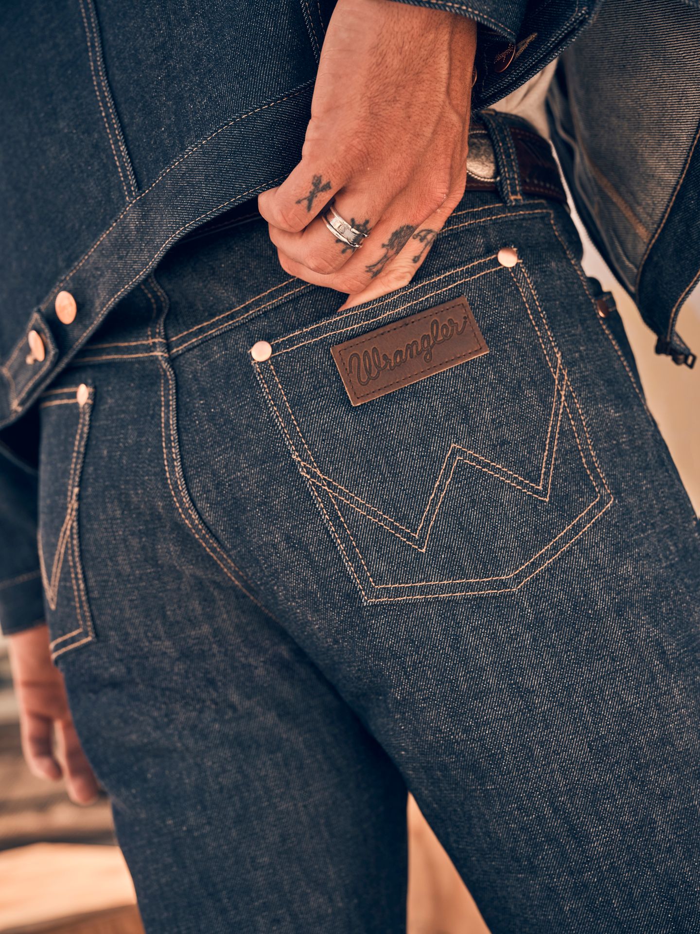 Мужские джинсы Wrangler Cone Denim® White Oak Selvedge, цвет: Индиго — фото 2
