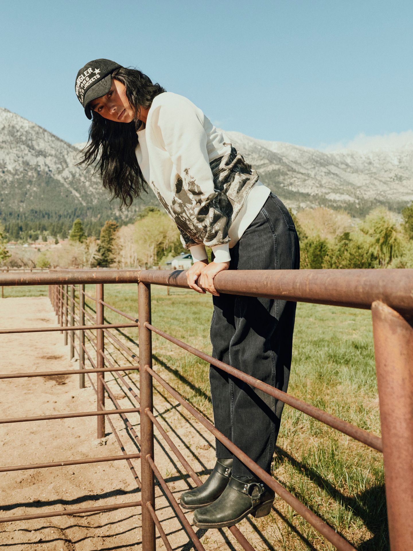 Женские джинсы Wrangler Cowboy Barrel, цвет: Чёрный — фото 2