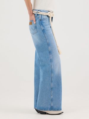 Women's Worldwide Mid Rise Wide Leg Jean in Rocky Wash