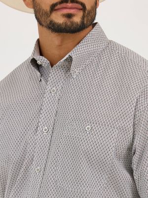 Wrangler® George Strait™ Short Sleeve One Pocket Button Down Shirt in Gray Cross Print alternative view 2