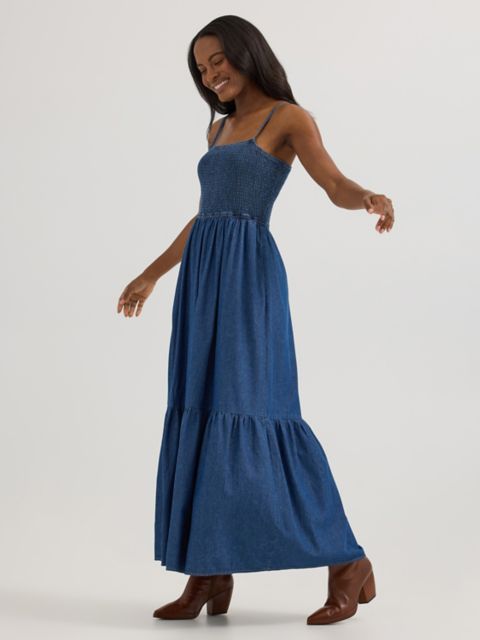 Женские платья Wrangler Women's Smocked Bodice Denim Maxi Dress