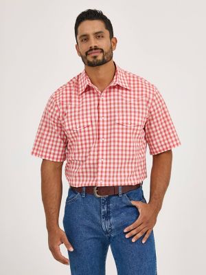 Men's Wrinkle Resist Short Sleeve Western Snap Plaid Shirt in Picnic Red