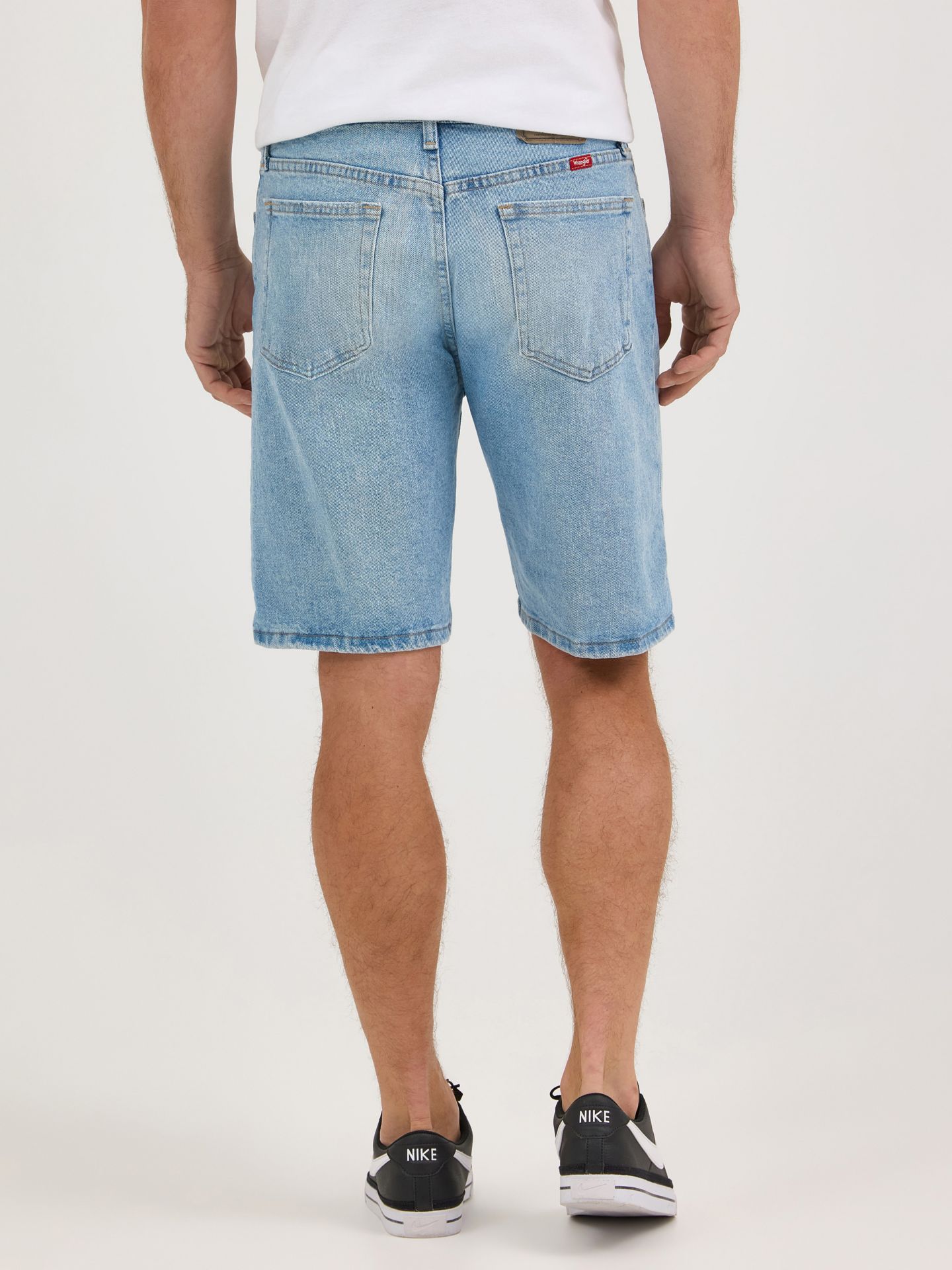 Мужские шорты Wrangler Five Star Premium 5-pocket Relaxed Denim Short, цвет: Worn Light — фото 6