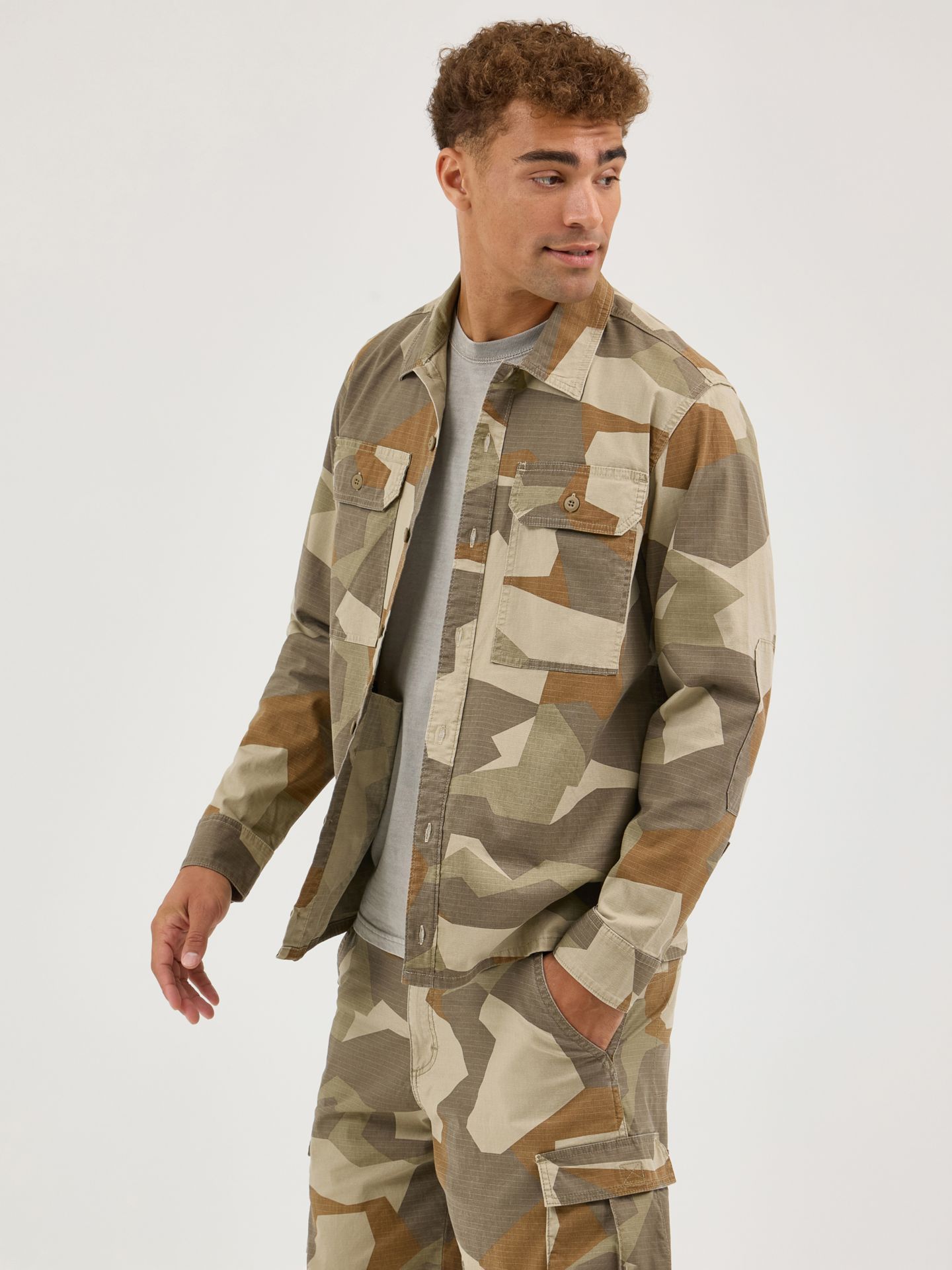Мужская рубашка Wrangler Utility Camo Overshirt, цвет: Камуфляжный — фото 2