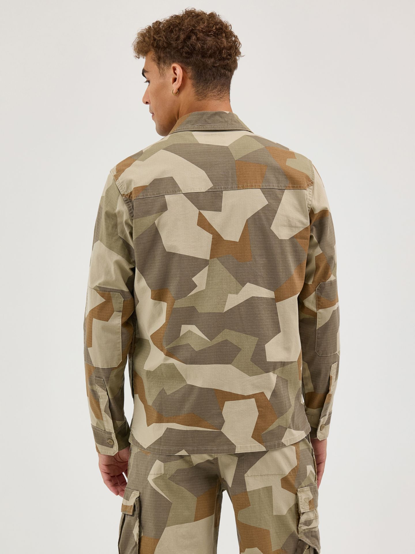 Мужская рубашка Wrangler Utility Camo Overshirt, цвет: Камуфляжный — фото 3