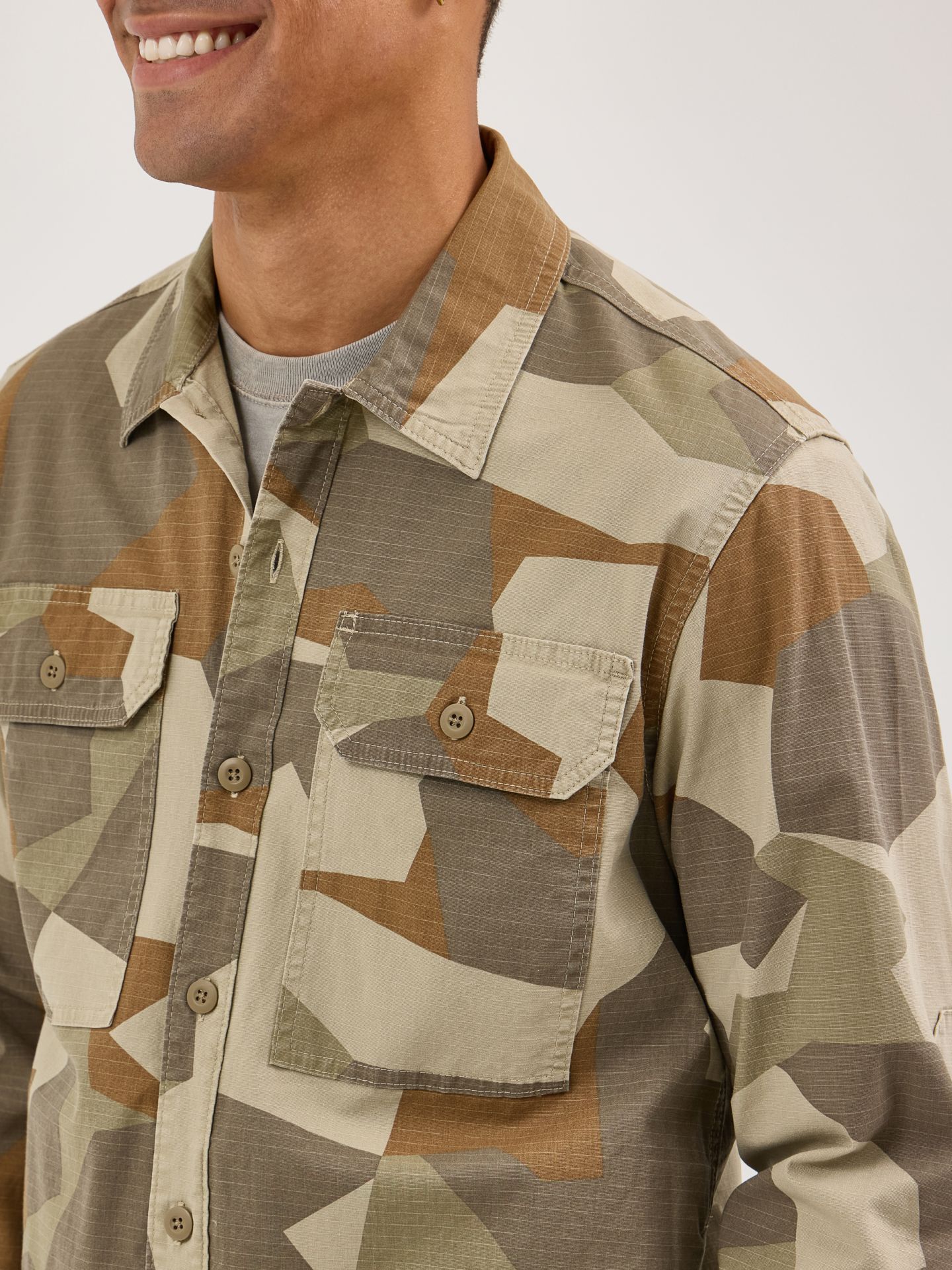 Мужская рубашка Wrangler Utility Camo Overshirt, цвет: Камуфляжный — фото 4