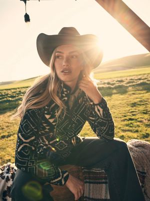 Women's Wrangler Retro® Quarter-Zip Sherpa Pullover