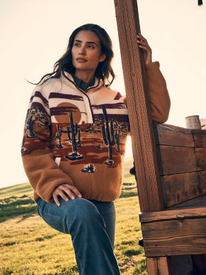 Women's Wrangler Big Sky Sherpa Snap Pullover in Tan