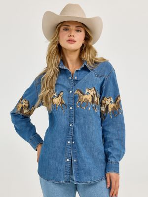 Women's Wrangler Horses Boyfriend Western Snap Shirt in Mid Denim alternative view 4