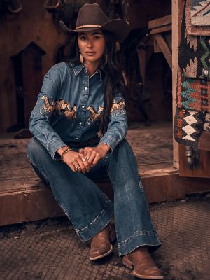 Women's Wrangler Horses Boyfriend Western Snap Shirt