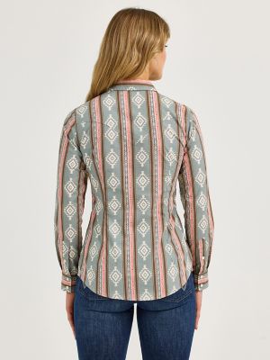 Women's Wrangler Retro® Southwestern Stripe Western Snap Shirt in Dusty Stripe alternative view 2