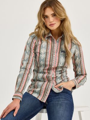 Women's Wrangler Retro® Southwestern Stripe Western Snap Shirt in Dusty Stripe alternative view 3
