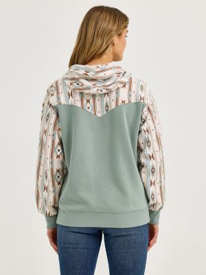 Women's Wrangler Logo Southwestern Yoke Pullover Hoodie in Green