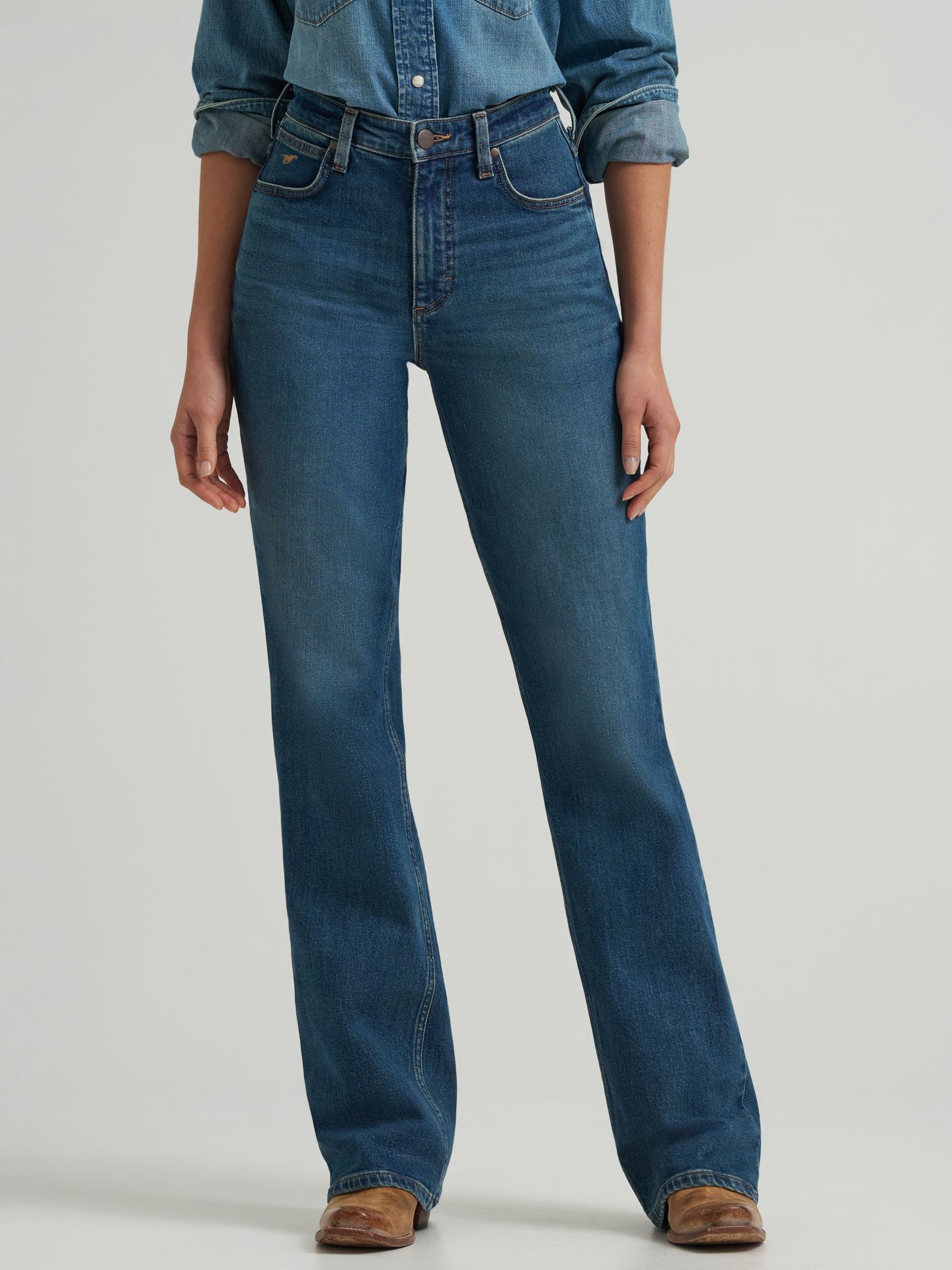 Женские джинсы Wrangler High Rise Skylar Relaxed Bootcut Riding, цвет: Lena — фото 7