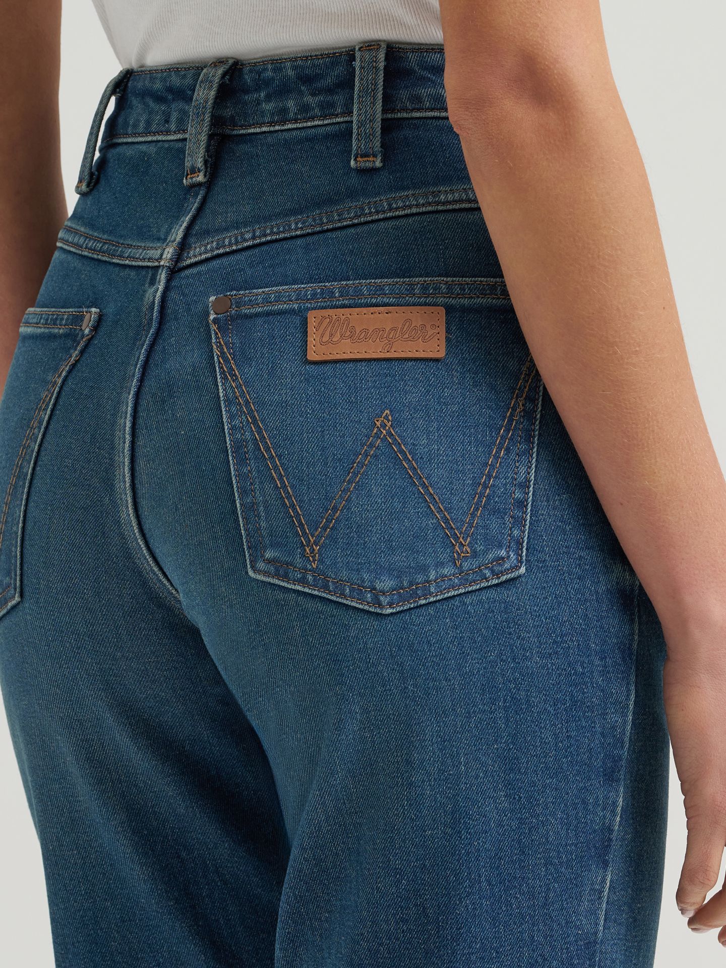 Женские джинсы Wrangler High Rise Skylar Relaxed Bootcut Riding, цвет: Lena — фото 9