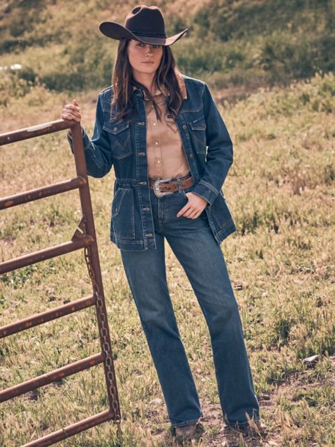 Женские джинсы Wrangler Women's High Rise Skylar Relaxed Bootcut Wrangler Riding Jean