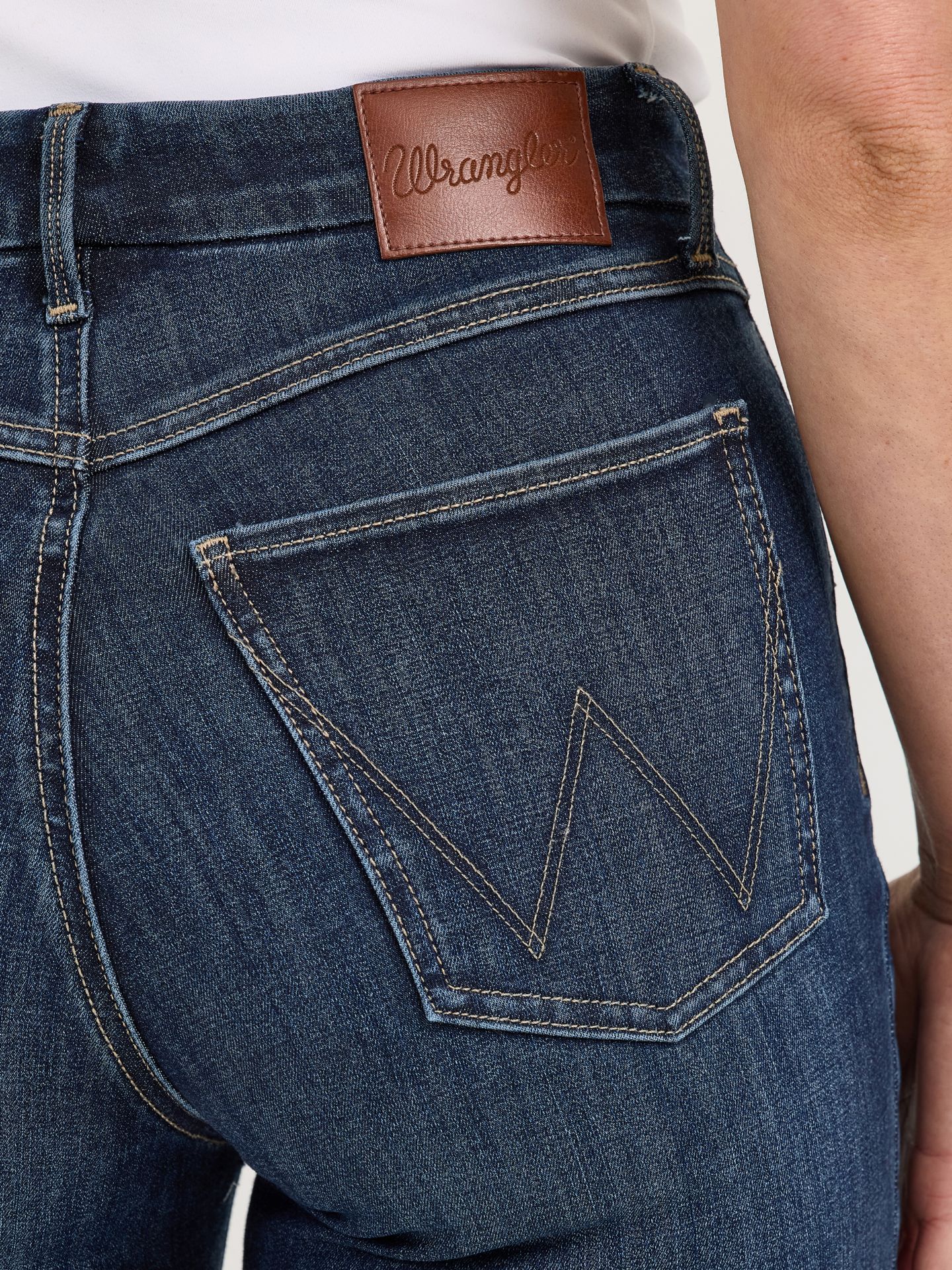 Женские джинсы Wrangler Bespoke High Rise Trouser Jean, цвет: Alexandra — фото 7