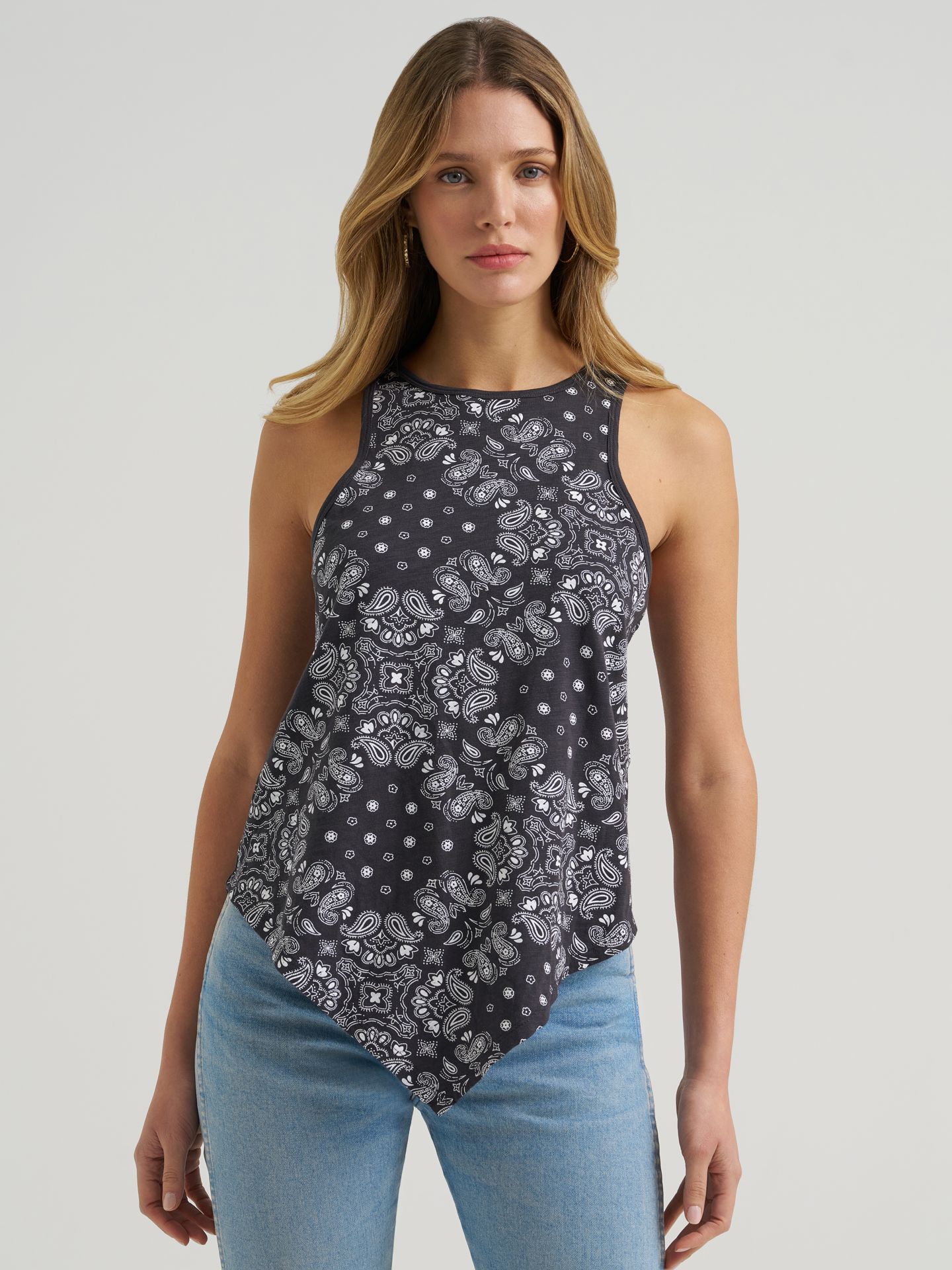 Женский топ Wrangler Allover Bandana Print, цвет: Чёрный — фото 1