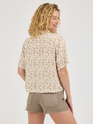 Women's Camp Shirt in Wild Daisy alternative view 4