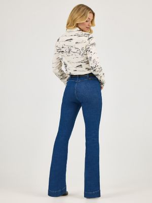 Wrangler x Lainey Wilson Bare Back Flare Jeans in Moonlight Wash alternative view 3