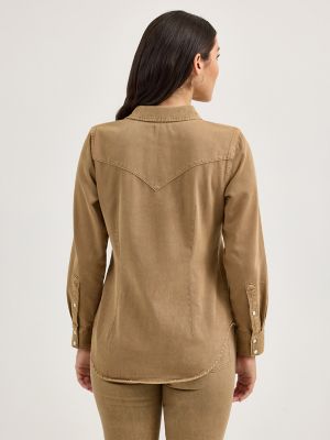Women's Wrangler Colorwash Slim Western Snap Shirt in Brown alternative view 3