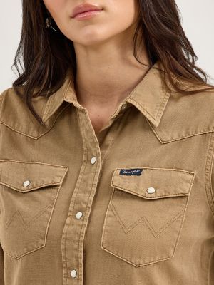 Women's Wrangler Colorwash Slim Western Snap Shirt in Brown alternative view 4