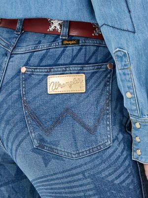 Wrangler x Lainey Wilson Rockstar Bell Bottoms in Mid Wash alternative view 3