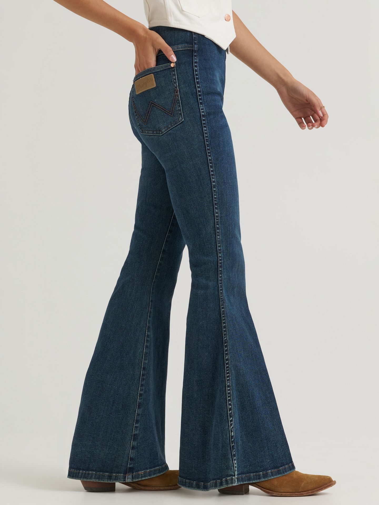 Женские джинсы-клёш Wrangler Lainey Wilson Pull-On, цвет: Тёмный джинсовый варёный — фото 4