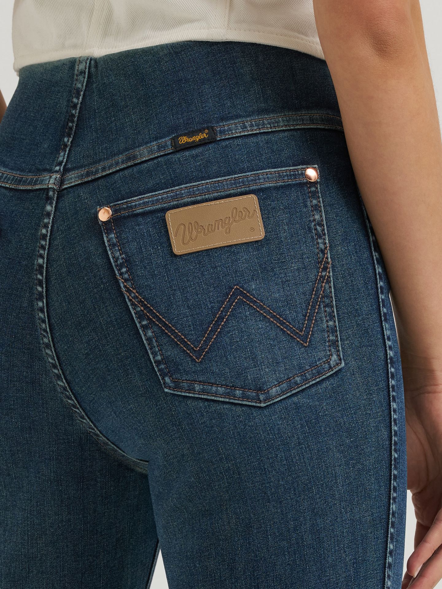 Женские джинсы-клёш Wrangler Lainey Wilson Pull-On, цвет: Тёмный джинсовый варёный — фото 6