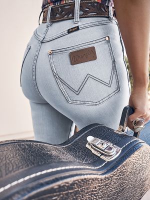 Wrangler x Lainey Wilson Raw Hem Boot Huggers in Bleach Blue Wash alternative view