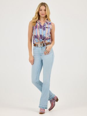 Wrangler x Lainey Wilson Raw Hem Boot Huggers in Bleach Blue Wash alternative view 2