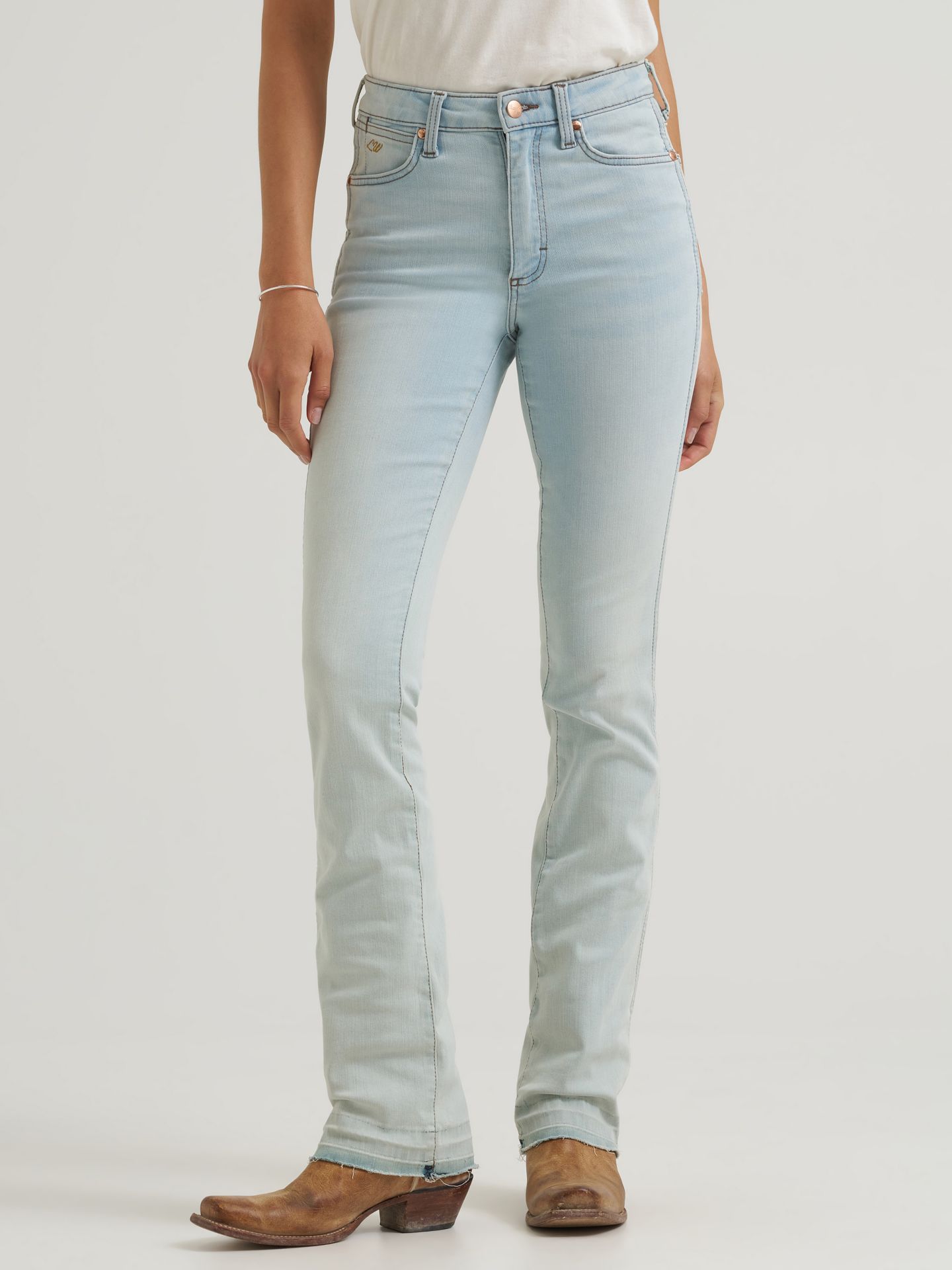 Женские ботинки Lainey Wilson x Wrangler Raw Hem Boot Huggers, цвет: Выбеленный синий варёный — фото 3