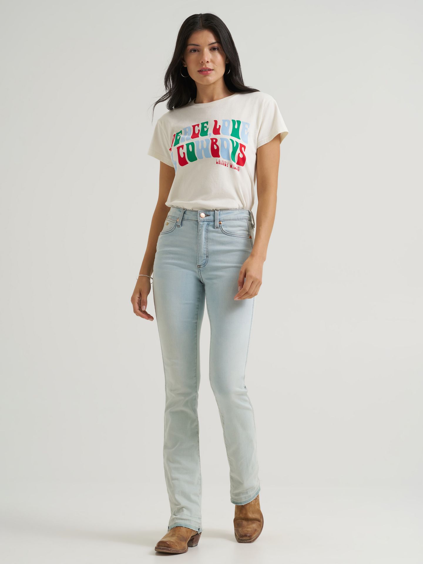 Женские ботинки Lainey Wilson x Wrangler Raw Hem Boot Huggers, цвет: Выбеленный синий варёный — фото 1