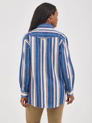Women's Wrangler Retro® Boyfriend Western Snap Shirt in Brushpopper Blue alternative view 2