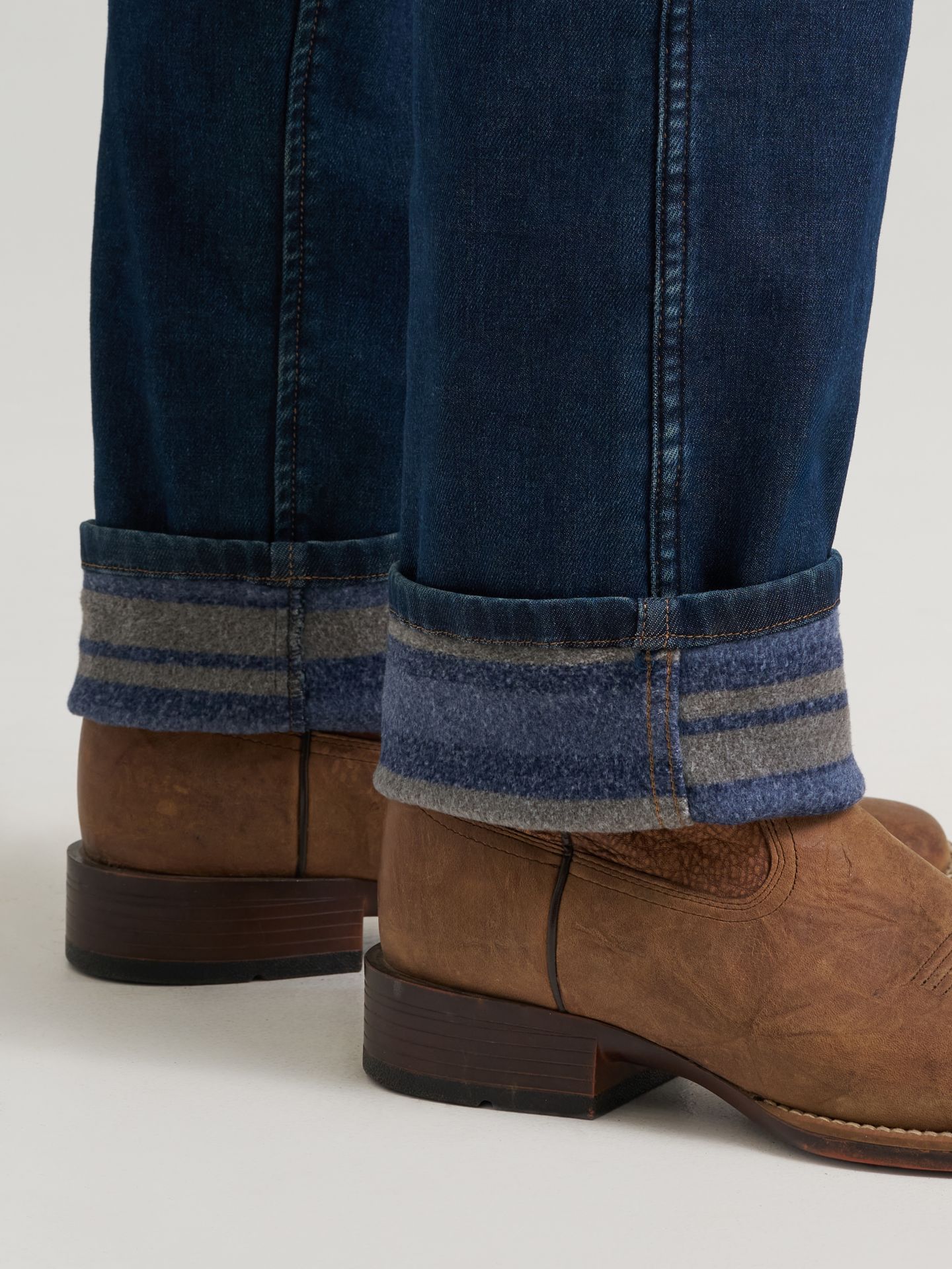 Мужские утеплённые джинсы Wrangler Premium Performance Cowboy Cut обычной посадки, цвет: Dark Rinse — фото 2