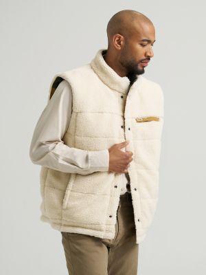Wrangler All Terrain Gear Men's Tech Wrange Reversible Vest in Bistre alternative view 3