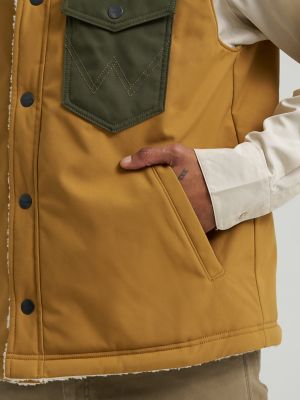 Wrangler All Terrain Gear Men's Tech Wrange Reversible Vest in Bistre alternative view 6