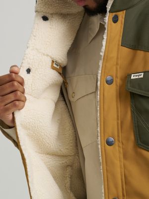 Wrangler All Terrain Gear Men's Tech Wrange Reversible Vest in Bistre alternative view 7
