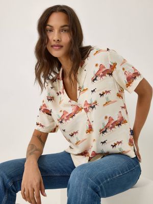 Women's Wrangler Retro® Cowgirl Camp Shirt in Desert Ecru