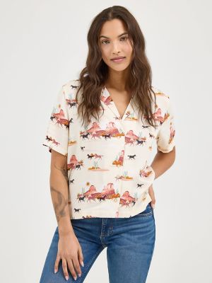 Women's Wrangler Retro® Cowgirl Camp Shirt in Desert Ecru