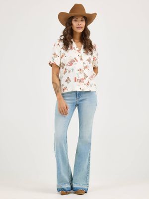 Women's Wrangler Retro® Cowgirl Camp Shirt in Scattered Town alternative view 2