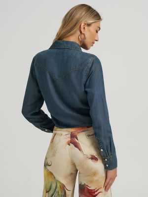 Wrangler x Lainey Wilson Tie Front Denim Shirt in Boho Wash alternative view 4