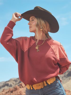Wrangler x Lainey Wilson Studded Star Crewneck Pullover in Western Star
