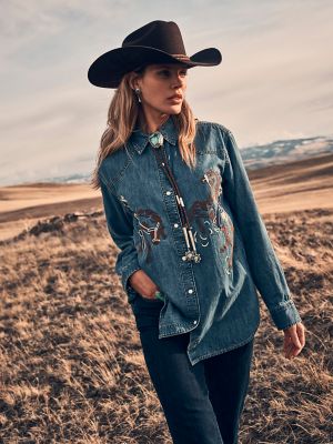 Women's Wrangler Horses Boyfriend Western Snap Shirt in Denim Mid Wash